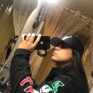 Meet your Posher, Crystal